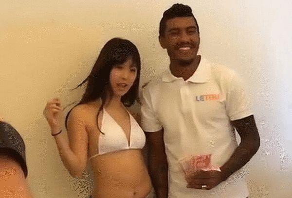 年轻人的美貌妈妈